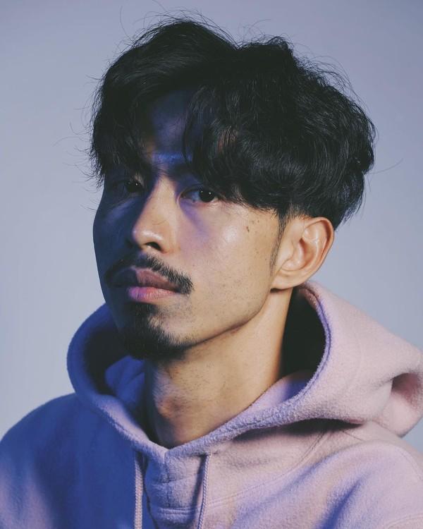 Ngoài Jack, đây là nam ca sĩ có khả năng cứ ra nhạc là auto hit còn chiếm luôn no.1 top trending-1