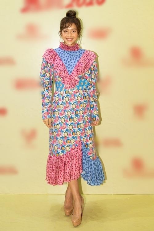 Được vinh danh top 100 người đẹp nhất châu Á mà Khả Ngân ăn mặc kiểu gì thế này?-1