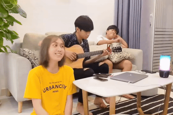 Clip Lynk Lee từng giả gái, vẻ mặt hạnh phúc khi được mặc váy múa ca cách đây 6 năm-5