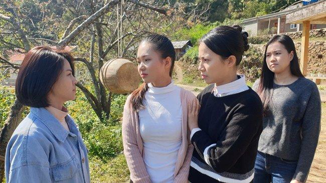 Phim truyền hình Tết 2020: Xúc động nhất là người cha như đóa mai giả, nở vô hồn đợi con-4