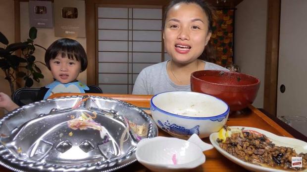 Cặp mẹ con Youtuber triệu view đón niềm vui bất ngờ ngày cận tết-1