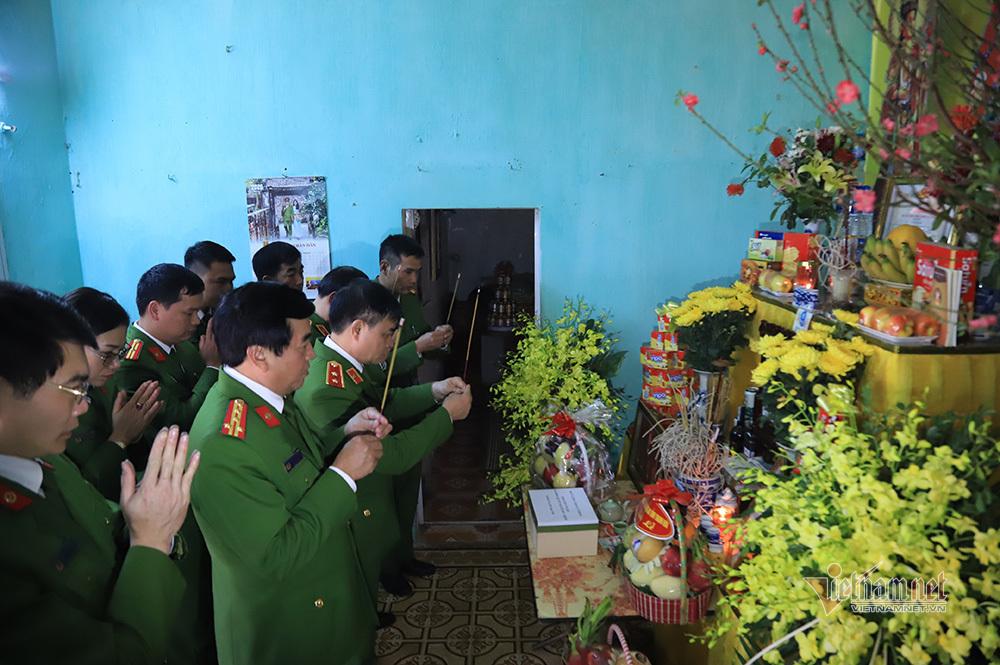 Chiều cuối năm nghẹn ngào ở gia đình Phó Trung đoàn trưởng hy sinh tại Đồng Tâm-3