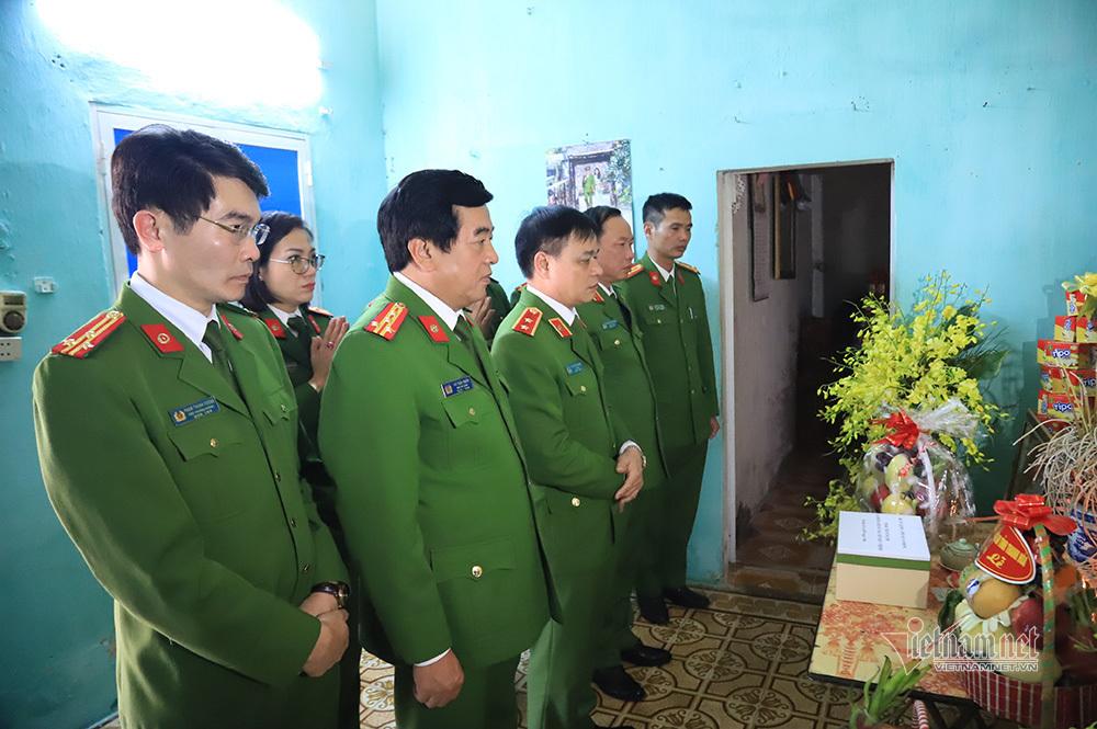 Chiều cuối năm nghẹn ngào ở gia đình Phó Trung đoàn trưởng hy sinh tại Đồng Tâm-5