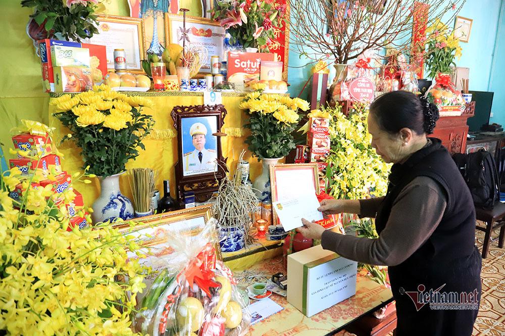 Chiều cuối năm nghẹn ngào ở gia đình Phó Trung đoàn trưởng hy sinh tại Đồng Tâm-8