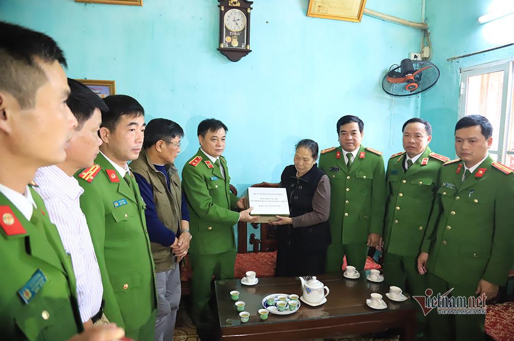 Chiều cuối năm nghẹn ngào ở gia đình Phó Trung đoàn trưởng hy sinh tại Đồng Tâm-10