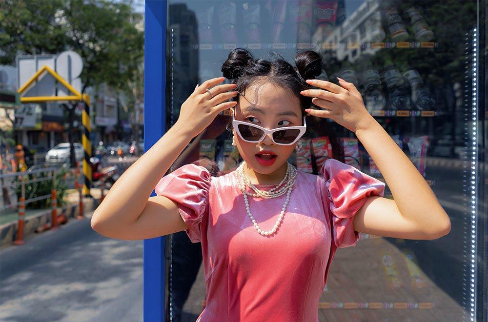 Mặc áo dài sành điệu như Phương Mỹ Chi: xách túi kẹp nách, mang boots siêu ngầu-8