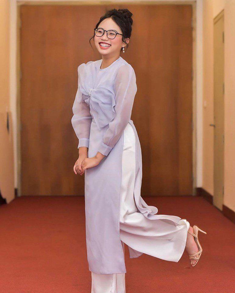 Mặc áo dài sành điệu như Phương Mỹ Chi: xách túi kẹp nách, mang boots siêu ngầu-11