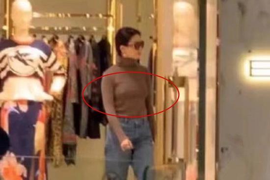 Lưu Diệc Phi hồn nhiên thả rông dạo chơi với thân hình xồ xề?