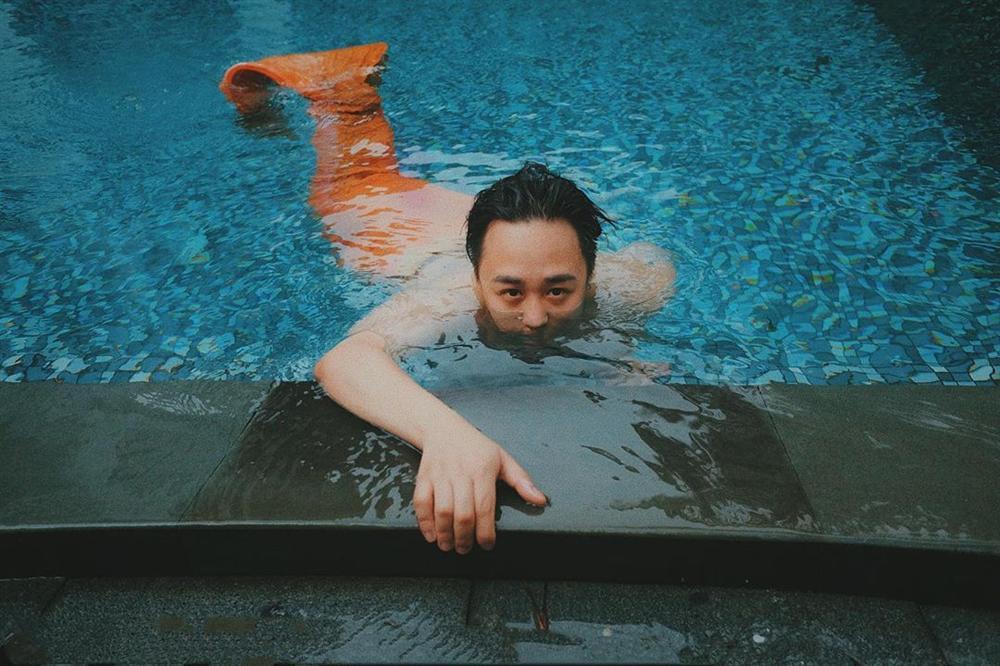 Năm mới gõ cửa, Trung Quân Idol khiến người xem bật ngửa với bộ ảnh nàng tiên cá sexy-1