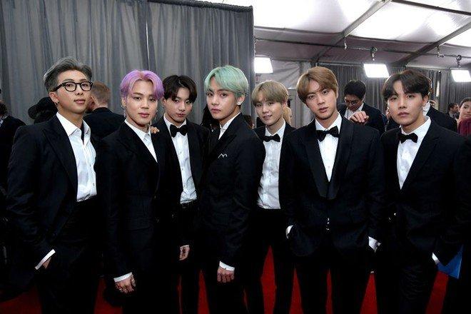 Ariana Grande tung ảnh chụp chung cùng BTS, ARMY càng thêm tin tưởng vào sân khấu với đầy đủ các thành viên tại Grammy-3