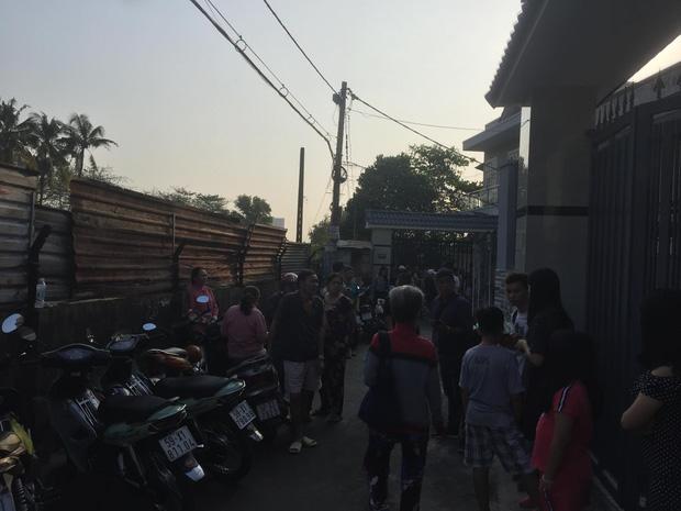 Sau khi phóng hỏa đốt nhà khiến 5 mẹ con hàng xóm tử vong, nghi phạm vẫn có mặt ở hiện trường vờ tỏ vẻ đau xót-3