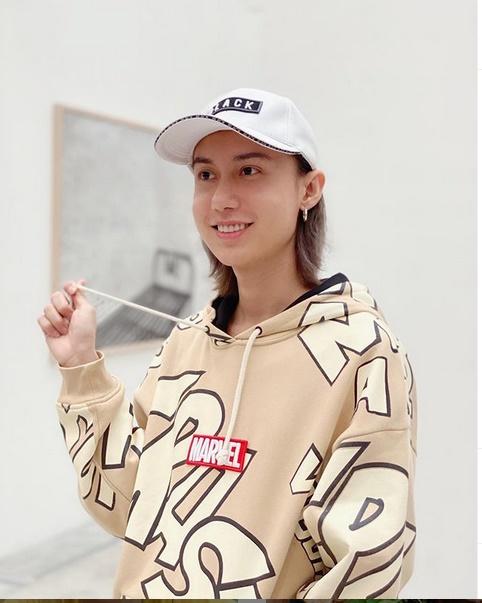 Lynk Lee gây sốc với khoảnh khắc chụp góc nghiêng nữ tính với tóc đuôi gà-4