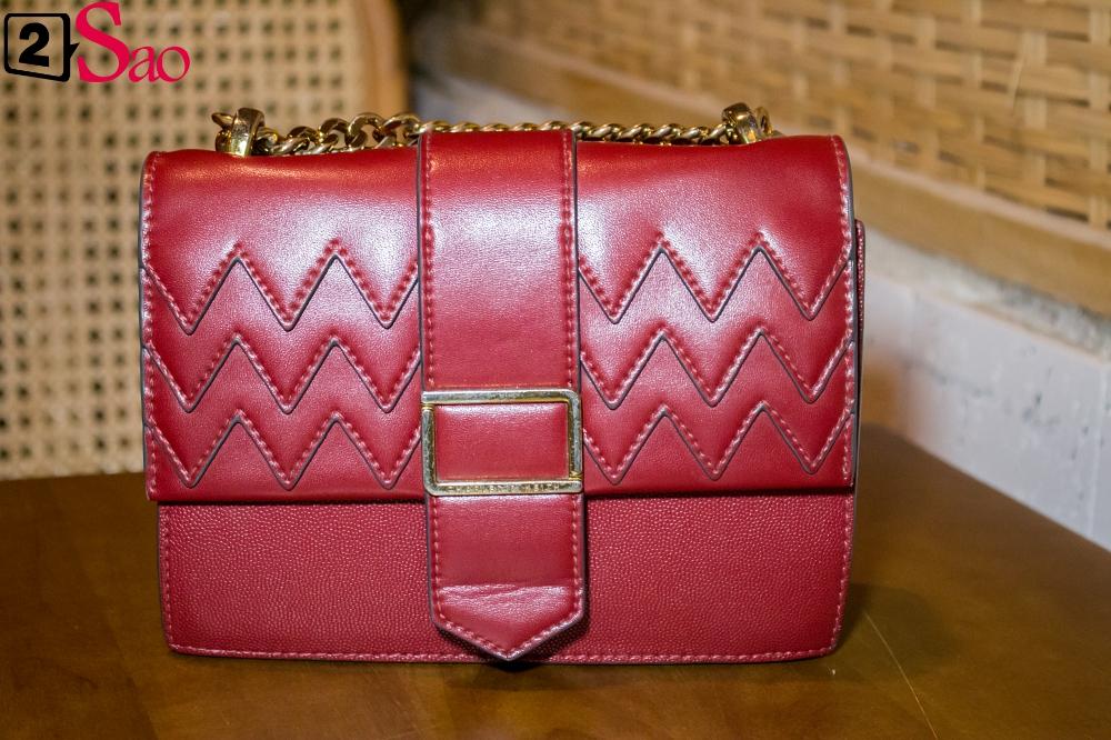 Đầu năm khám túi hoa hậu Tiểu Vy: Mặt mộc trong chứng minh thư cũ gây ngạc nhiên-2