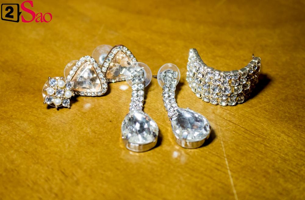 Đầu năm khám túi hoa hậu Tiểu Vy: Mặt mộc trong chứng minh thư cũ gây ngạc nhiên-7