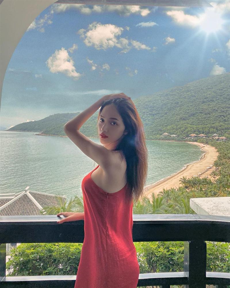 Nhìn Hương Giang mà hoang mang quá, tay gầy như que củi mà ngực vẫn siêu to khổng lồ-3