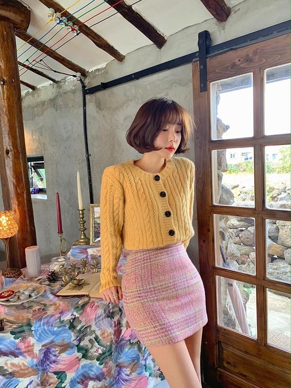 Không chỉ có đỏ, những tông màu sau đây cũng nổi bật và may mắn để diện dịp Tết nguyên đán-5