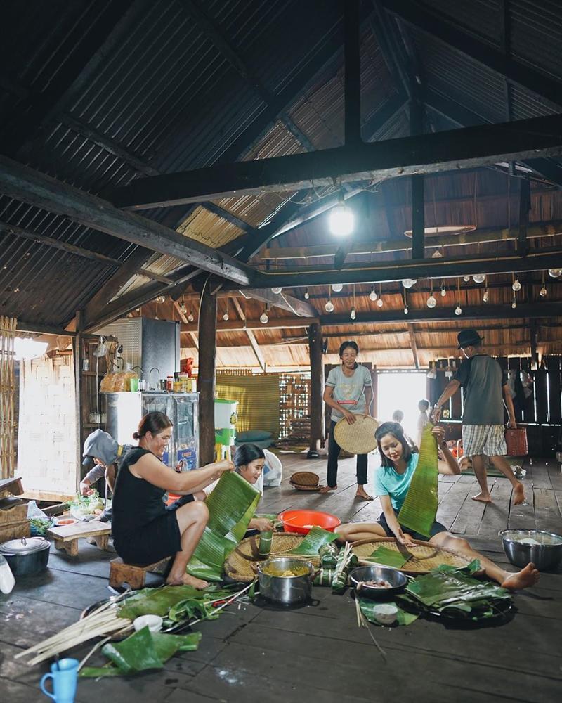 HHen Niê gói bánh tét ăn Tết, thành quả của hoa hậu khiến nhiều người phải bất ngờ-9