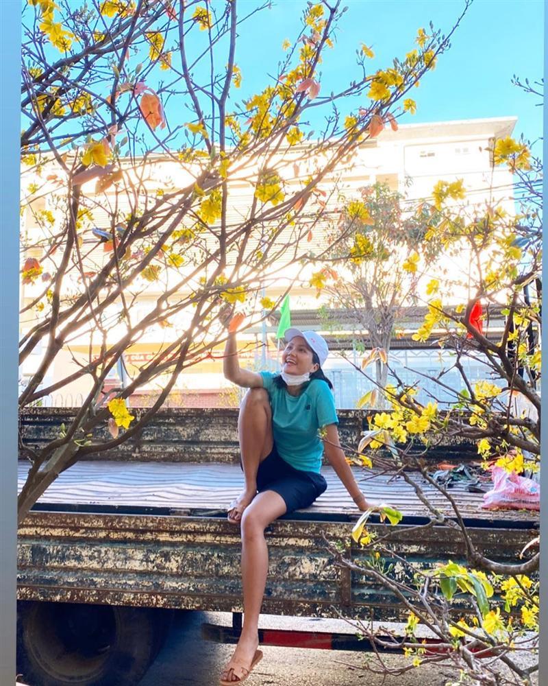 HHen Niê gói bánh tét ăn Tết, thành quả của hoa hậu khiến nhiều người phải bất ngờ-1