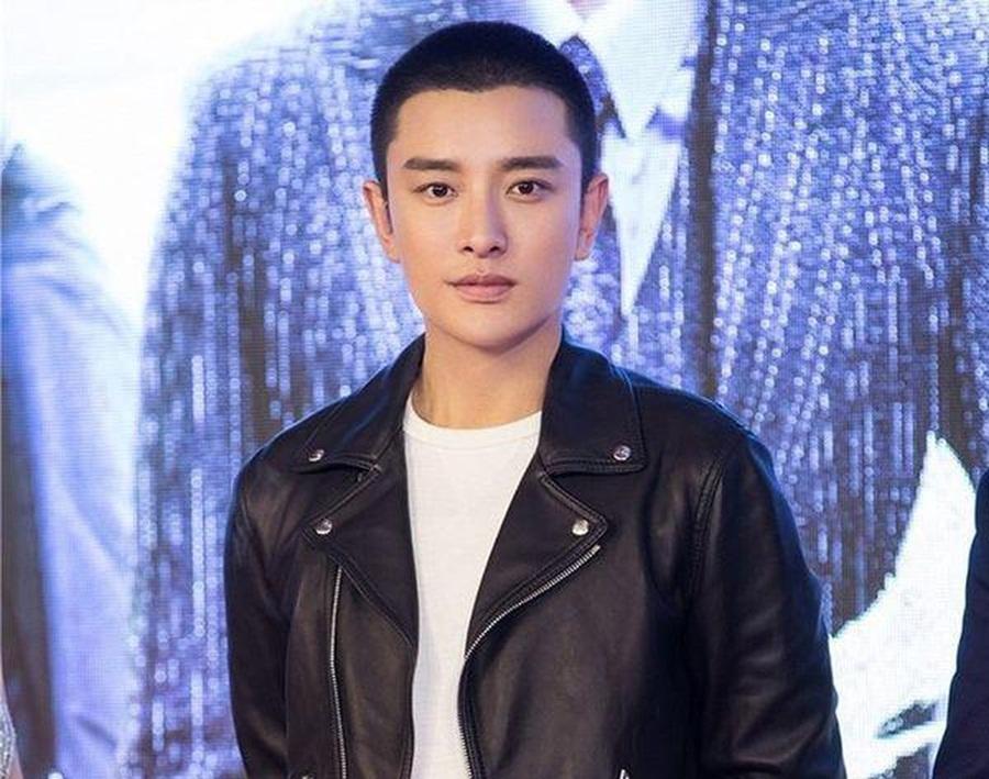 Giả Nãi Lượng có thể thở phào nhẹ nhõm khi đã kết thúc cuộc hôn nhân ồn ào với Lý Tiểu Lộ. Nam diễn viên sinh năm 1984 hiện tại tập trung hầu hết thời gian ở phim trường, tránh các lùm xùm tình cảm cá nhân.