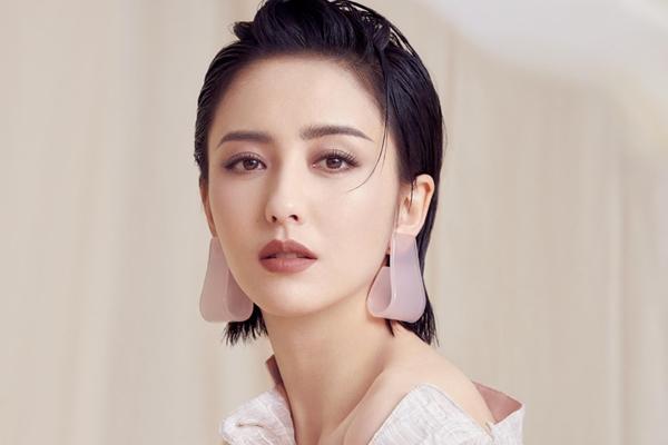 Mỹ Nữ Tan Cương đọc Tin Mỹ Nữ Tan Cương Mới Nhất