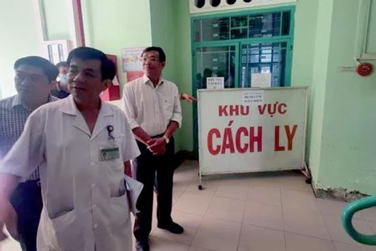 Khách Trung Quốc dọa chém bác sĩ vì con bị kiểm tra virus corona