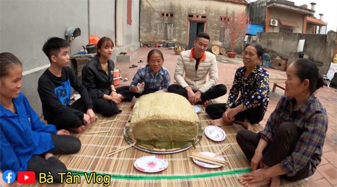 Bà Tân Vlog lại làm bánh chưng siêu to khổng lồ, choáng với số cân nặng-4