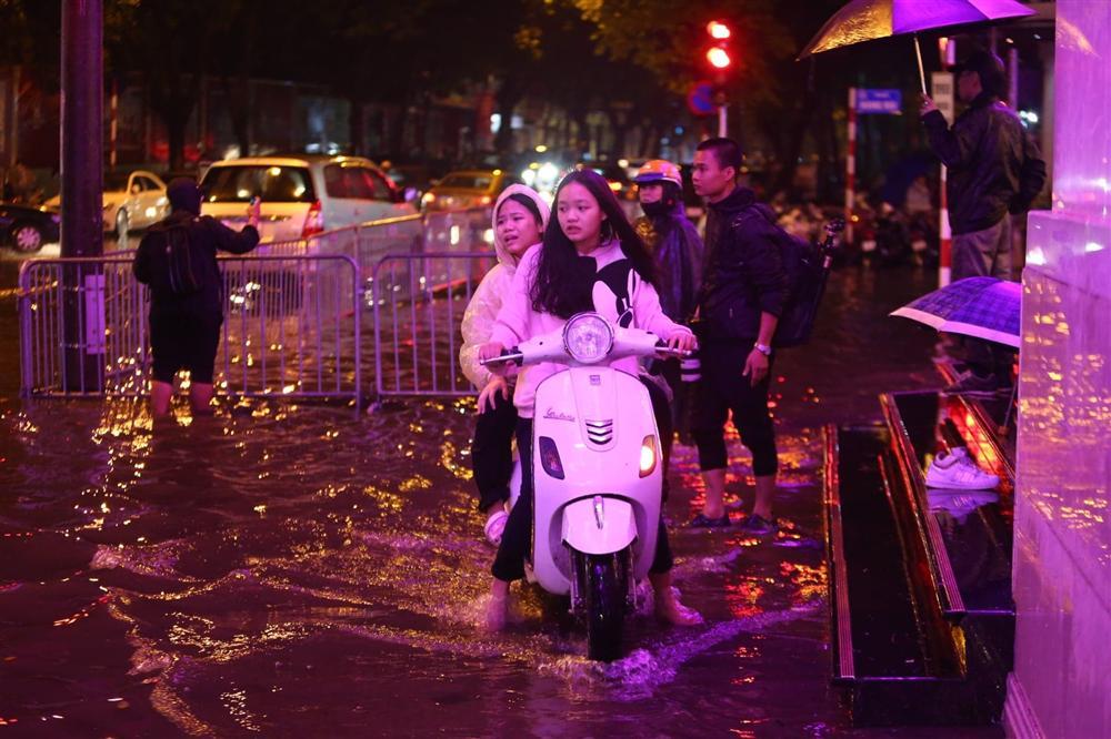 Cảnh báo mưa to, ngập úng nội thành Hà Nội ngày mùng 1 Tết-1