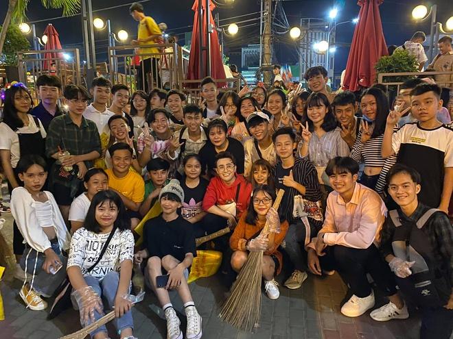 Sơn Tùng, Lan Ngọc đăng ảnh bên cha mẹ, Minh Hằng khoe xấp tiền USD-3