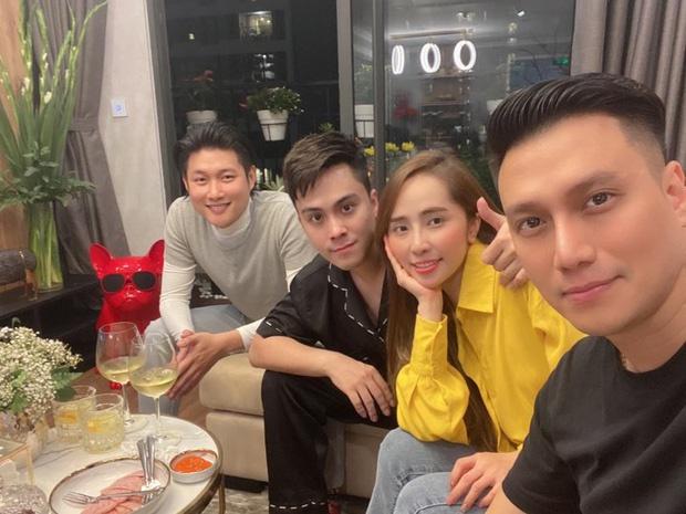 Sơn Tùng, Lan Ngọc đăng ảnh bên cha mẹ, Minh Hằng khoe xấp tiền USD-5