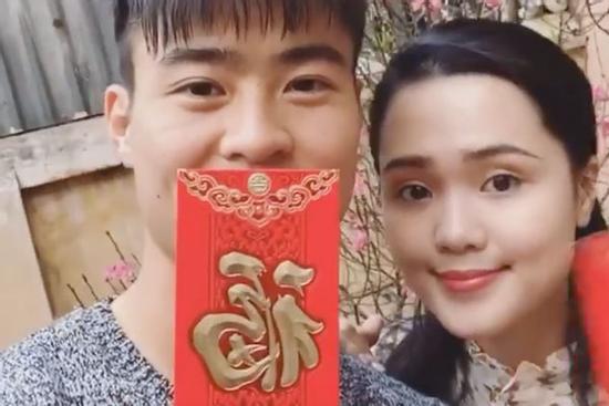 Vợ chồng tuổi Tý Duy Mạnh và Quỳnh Anh cùng dọn nhà, cùng chuẩn bị lì xì mừng năm mới