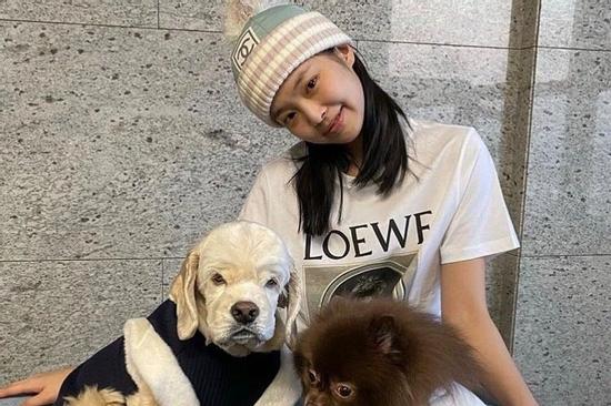 BLACKPINK Jennie khoe ảnh mộc mạc vẫn xinh ngất ngây trong ngày đầu năm mới