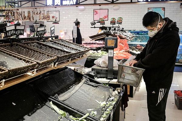 Vũ Hán bị phong tỏa, dân vét sạch siêu thị để tích trữ lương thực-2