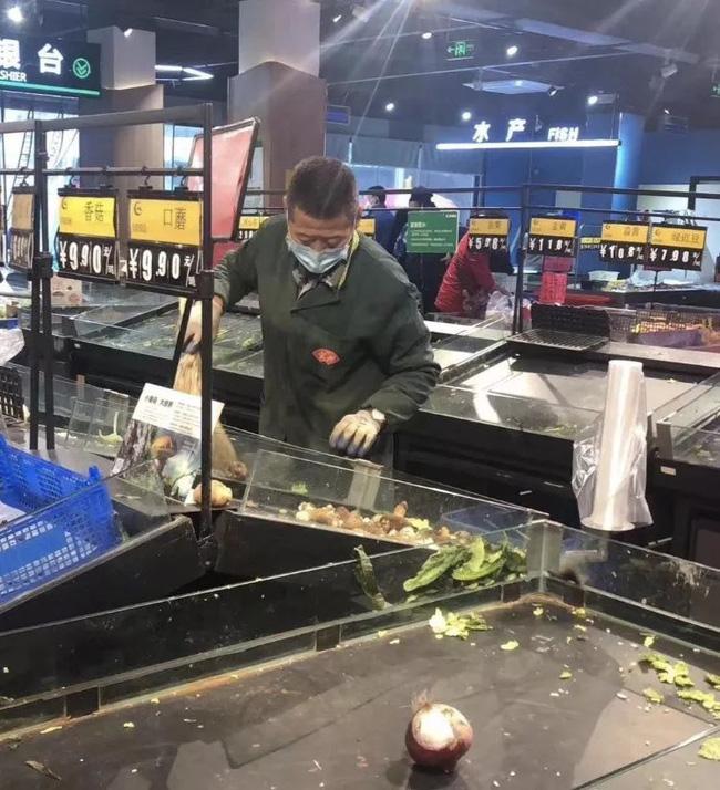 Bên trong Thành phố ma Vũ Hán: 11 triệu người bị cách ly hoàn toàn, lương thực cạn kiệt, gia đình ly tán, mọi người bàng hoàng lo sợ cầu cứu-8