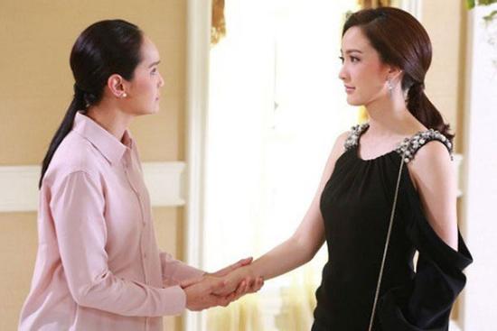 5h sáng bị mẹ chồng bắt dậy nấu cỗ cúng Tết, con dâu gọi 1 cú điện thoại, 15 phút sau cả nhà hoa mắt