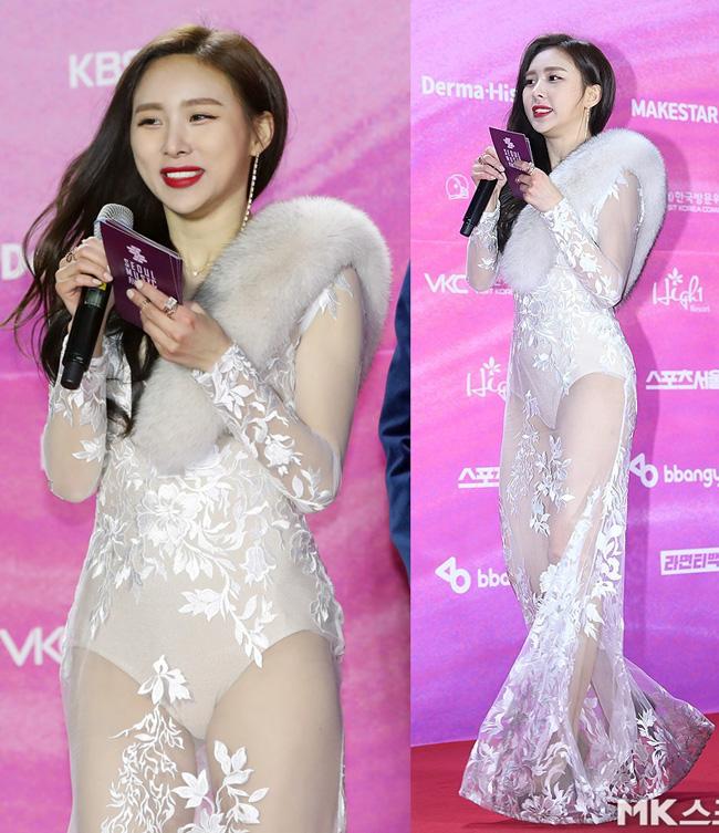 Cởi đồ giữa trời lạnh âm độ C: Kỳ Duyên được khen, MC Hàn bị chê phản cảm-8