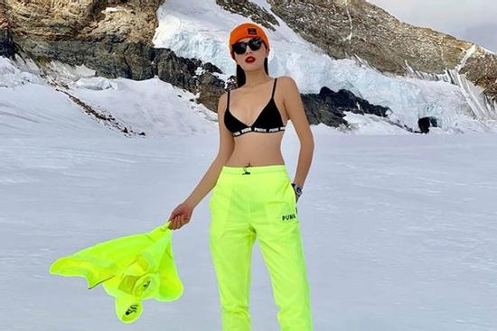 'Cởi đồ' giữa trời lạnh âm độ C: Kỳ Duyên được khen, MC Hàn bị chê phản cảm