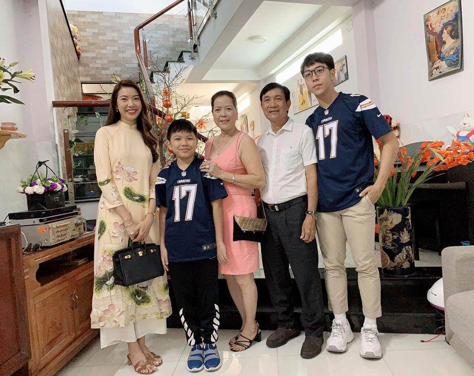 Sao Việt đón Tết bên gia đình: Quân số nhà Ngọc Trinh siêu đông mà vẫn bị nhà HHen Niê áp đảo-6