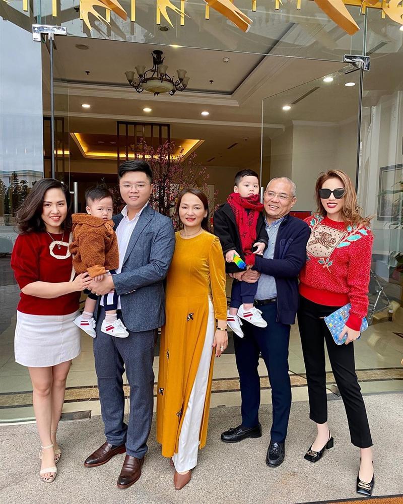 Sao Việt đón Tết bên gia đình: Quân số nhà Ngọc Trinh siêu đông mà vẫn bị nhà HHen Niê áp đảo-7