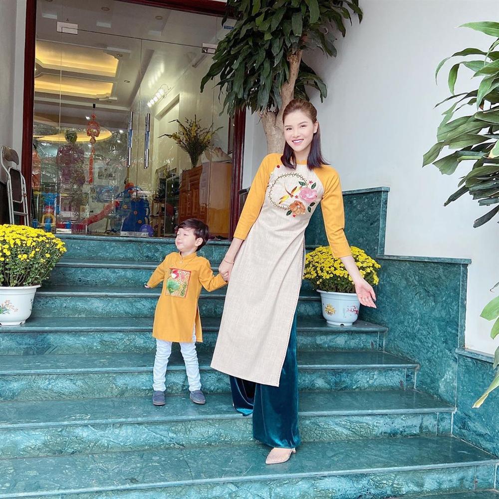 Sao Việt đón Tết bên gia đình: Quân số nhà Ngọc Trinh siêu đông mà vẫn bị nhà HHen Niê áp đảo-11