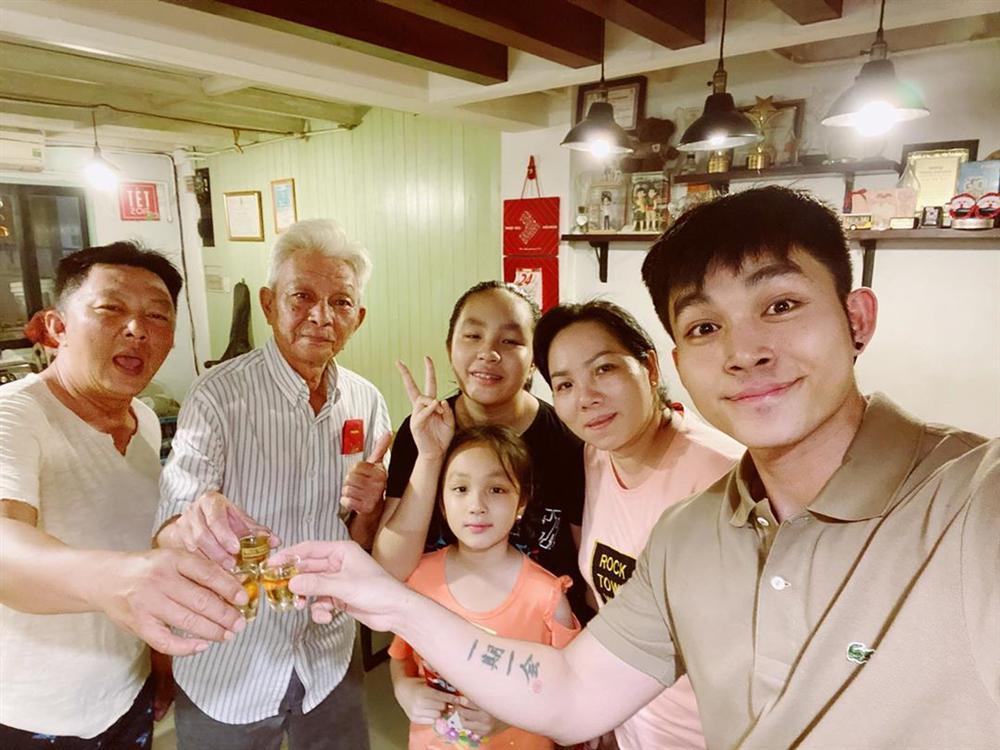 Sao Việt đón Tết bên gia đình: Quân số nhà Ngọc Trinh siêu đông mà vẫn bị nhà HHen Niê áp đảo-10