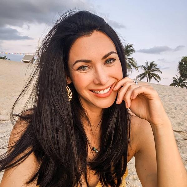 Nhan sắc cực phẩm của Hoa hậu Hoàn vũ 2005 - Natalie Glebova (Canada) qua góc ảnh 