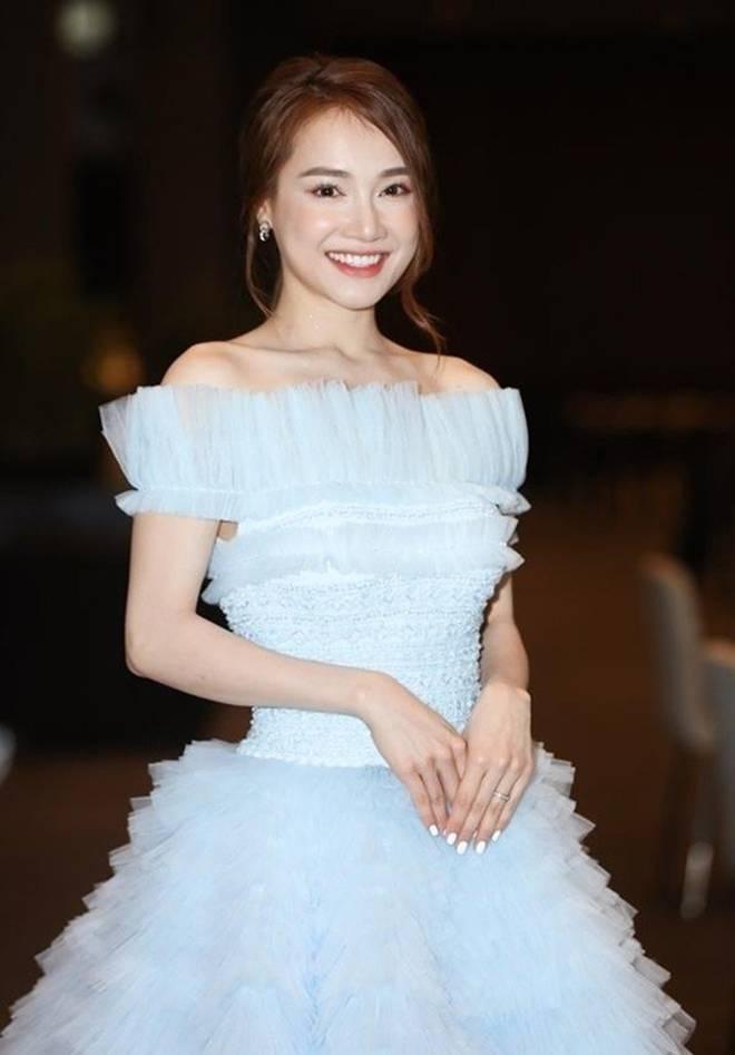 Năm mới viên mãn như Nhã Phương: được chồng chăm đến độ mặt tròn xoe, dáng bớt gầy-3