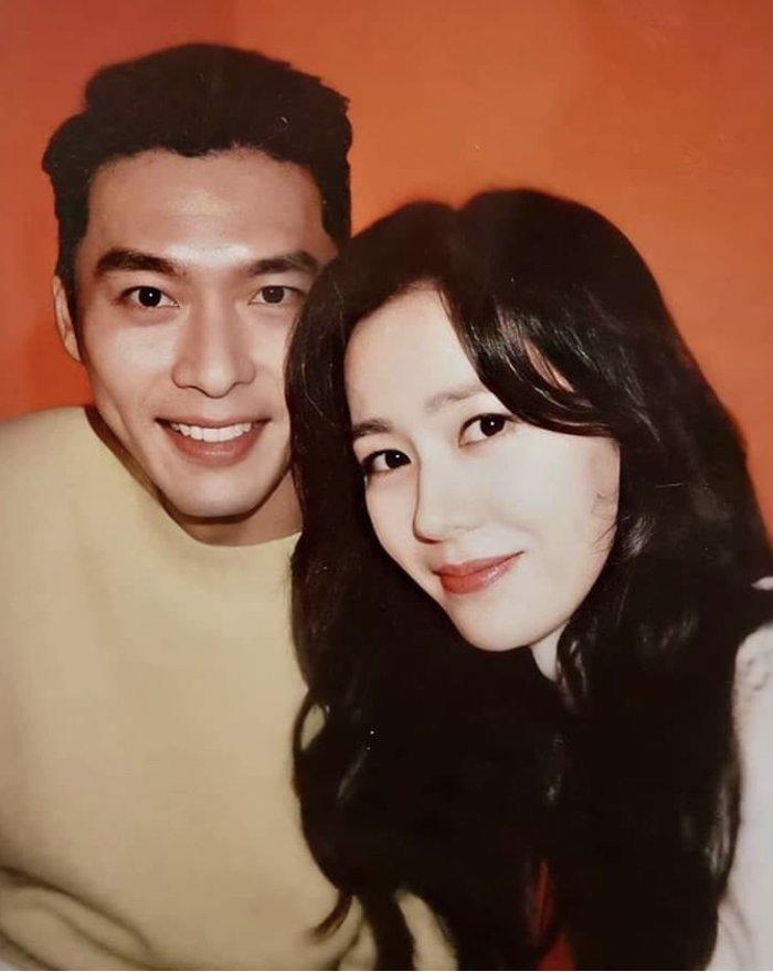 Ảnh selfie trông như người yêu thật của Son Ye Jin - Hyun Bin gây sốt Mùng 1 Tết!-2