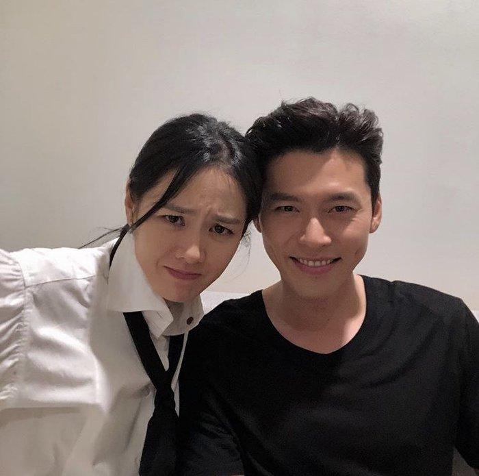 Ảnh selfie trông như người yêu thật của Son Ye Jin - Hyun Bin gây sốt Mùng 1 Tết!-4