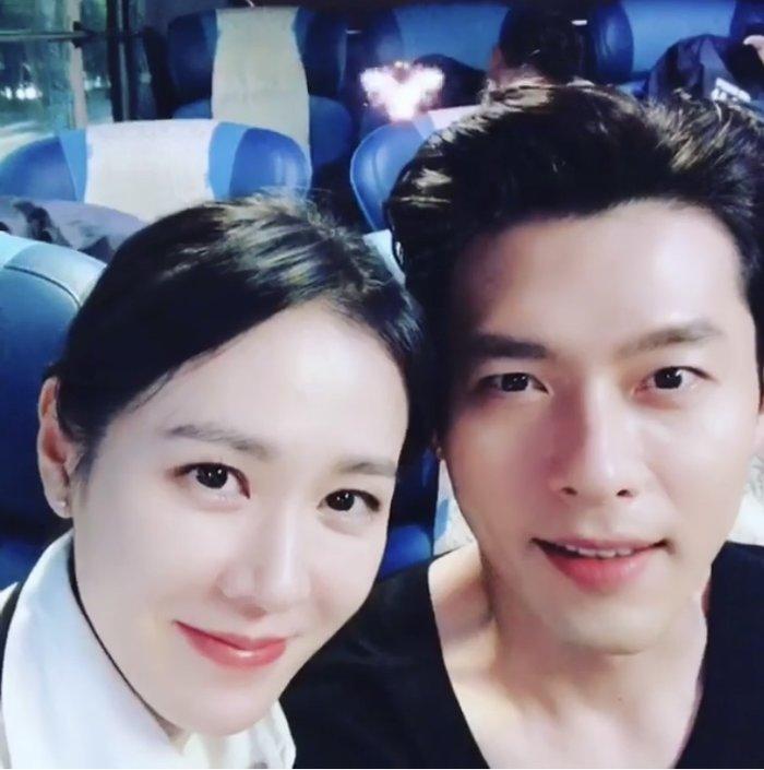 Ảnh selfie trông như người yêu thật của Son Ye Jin - Hyun Bin gây sốt Mùng 1 Tết!-5