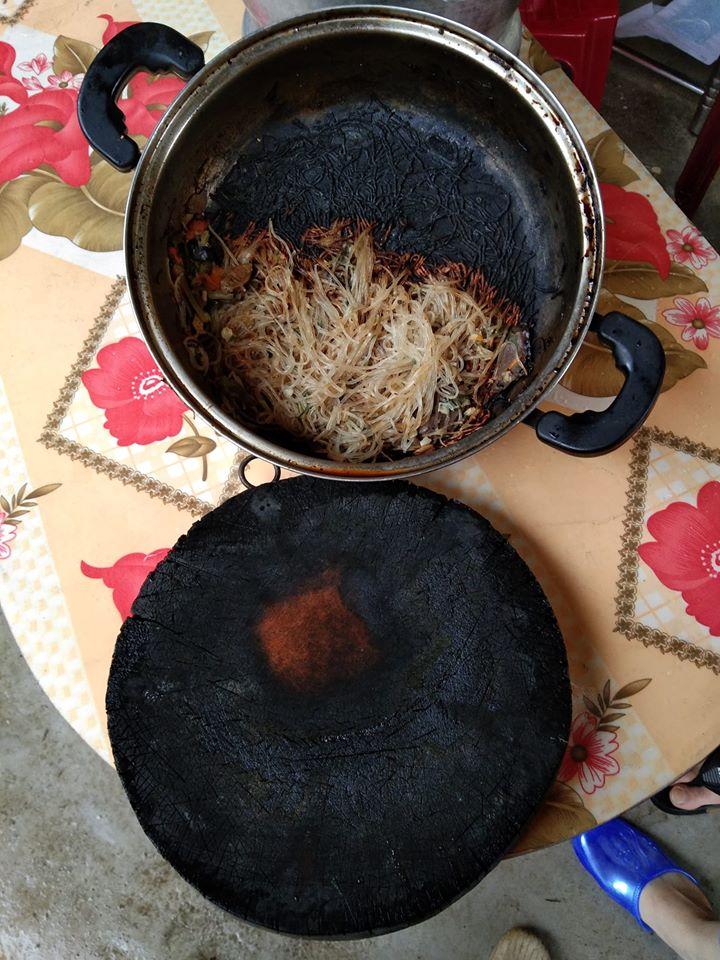 Năm mới năm me, gái đảm đãi khách nồi miến làm cả mạng xã hội hết hồn-2