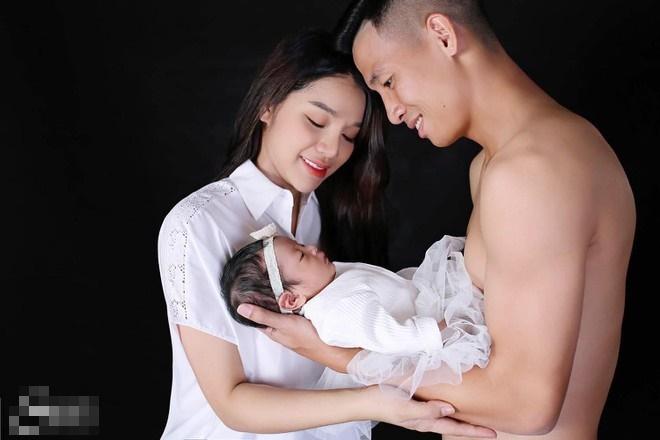 Đầu năm chuyển khoản lì xì cho vợ gần 240 triệu, Bùi Tiến Dũng làm hội chị em gato cực mạnh-1