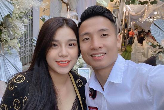 Đầu năm chuyển khoản lì xì cho vợ gần 240 triệu, Bùi Tiến Dũng làm hội chị em gato cực mạnh