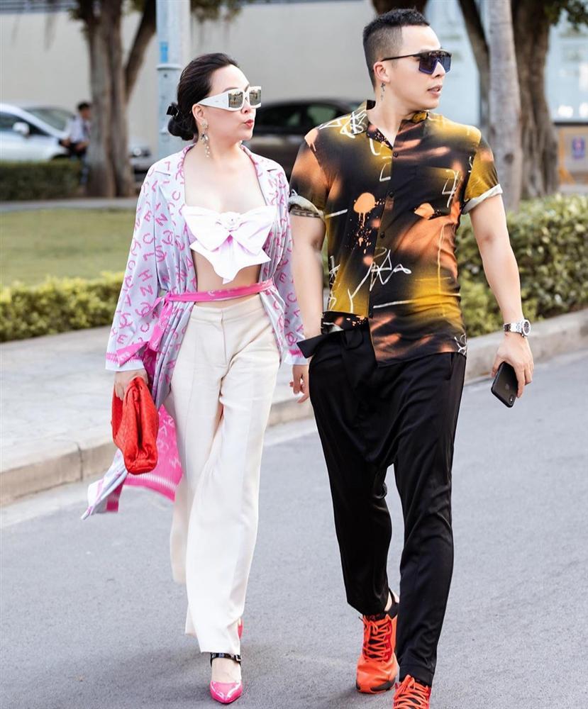 Có phải Phượng Chanel hoàn toàn biết mặc đẹp nhưng cố tình thích phối đồ xấu để bị chê?-2