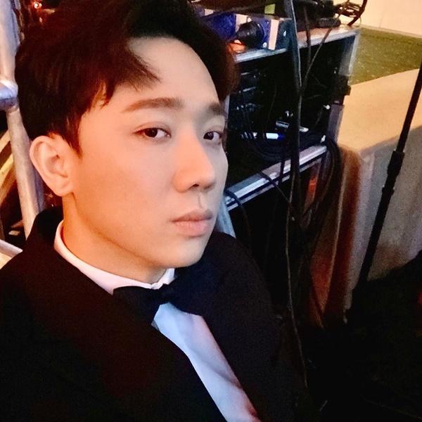 Riêng gì hội mỹ nhân, các nam thần Vbiz cũng chăm trang điểm đậm và chỉnh ảnh quá tay-2